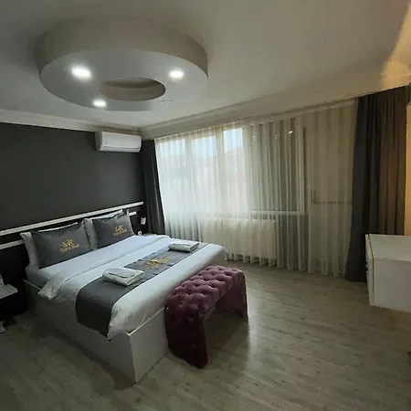 Ξενοδοχείο Sara Suit 3*
